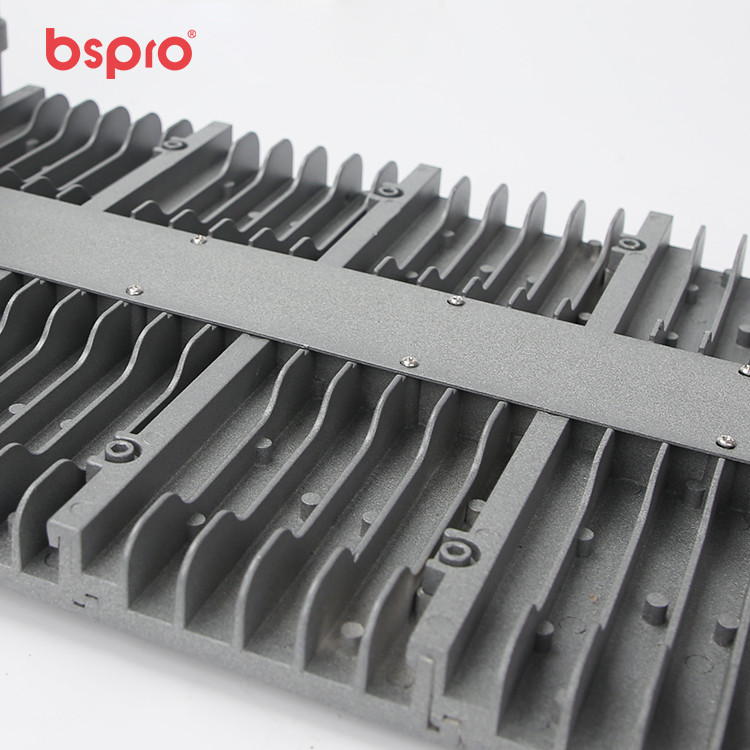 Metal heat sink with fins