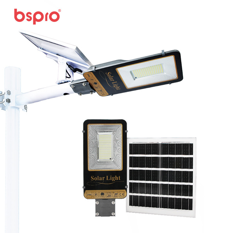 Solar street light with solar panel