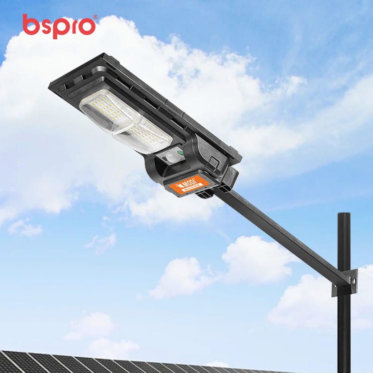 Solar streetlight with mounting arm