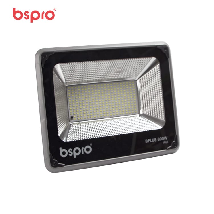LED floodlight with reflective surface