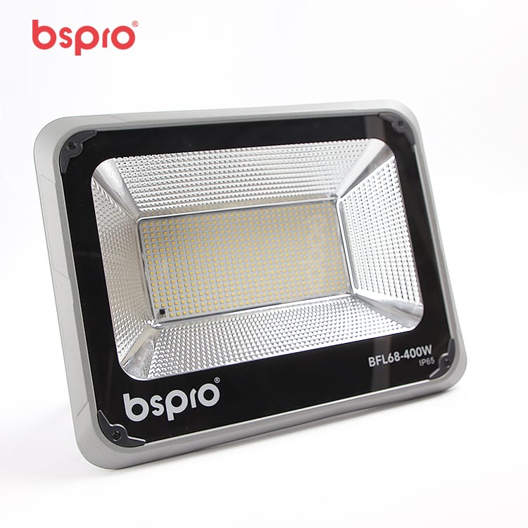 LED floodlight with reflective design